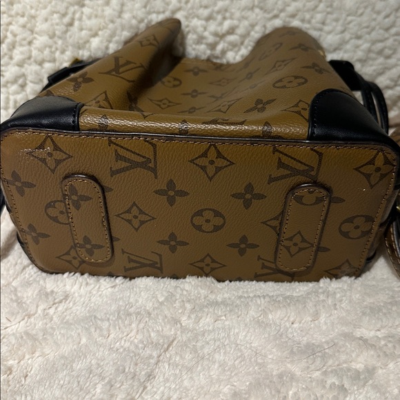 High quality bucket bag with detachable strap - Picture 3 of 8